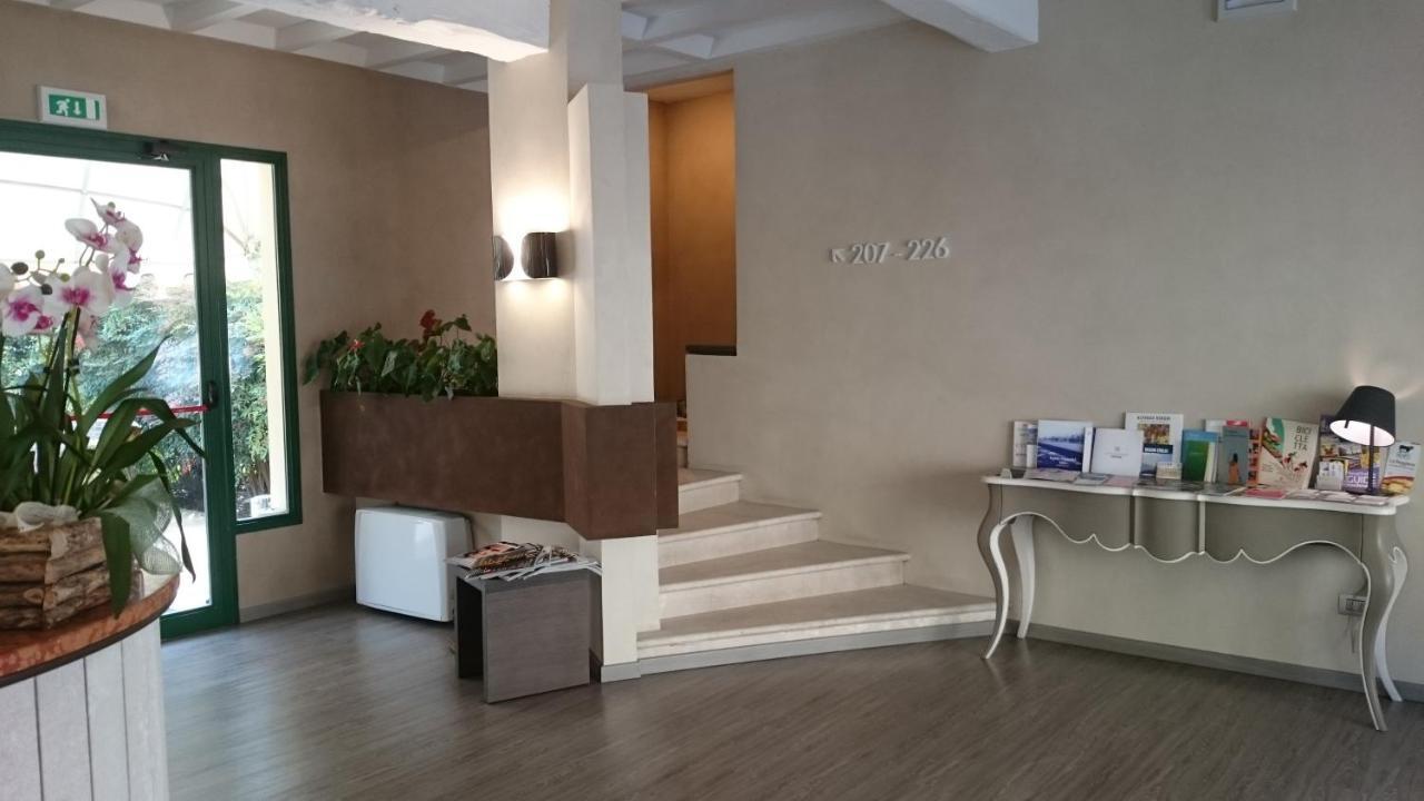 Hotel Villa Nabila Reggiolo Exterior foto