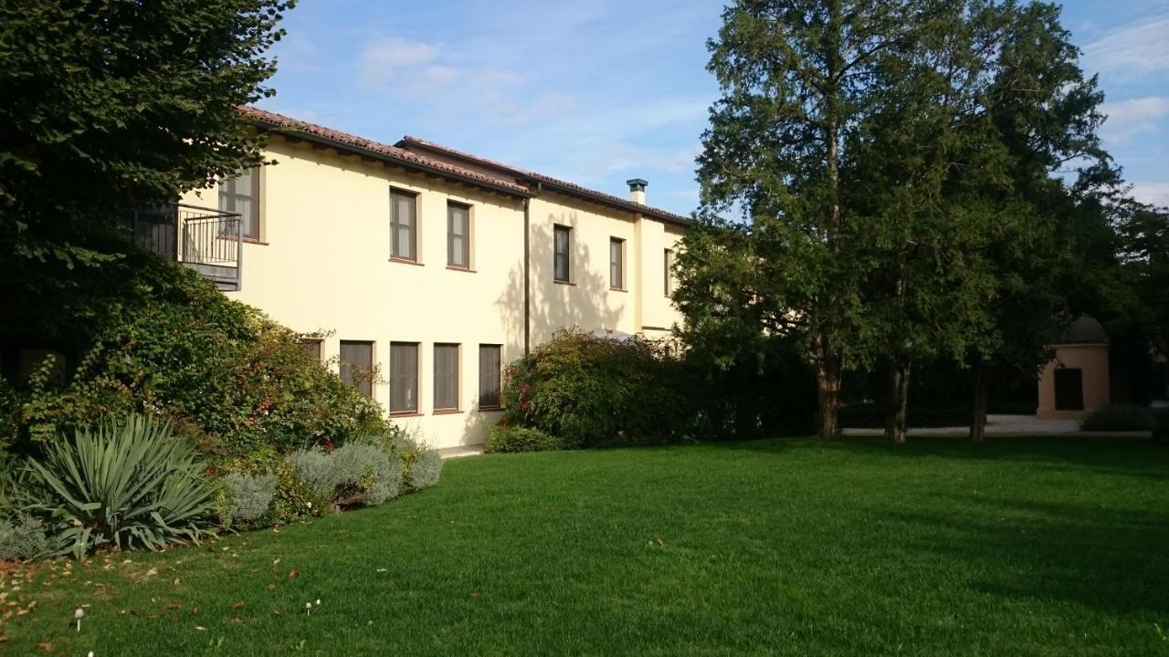 Hotel Villa Nabila Reggiolo Exterior foto